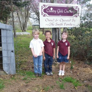 K4 students pause during their field trip to Country Girl's Creamery.